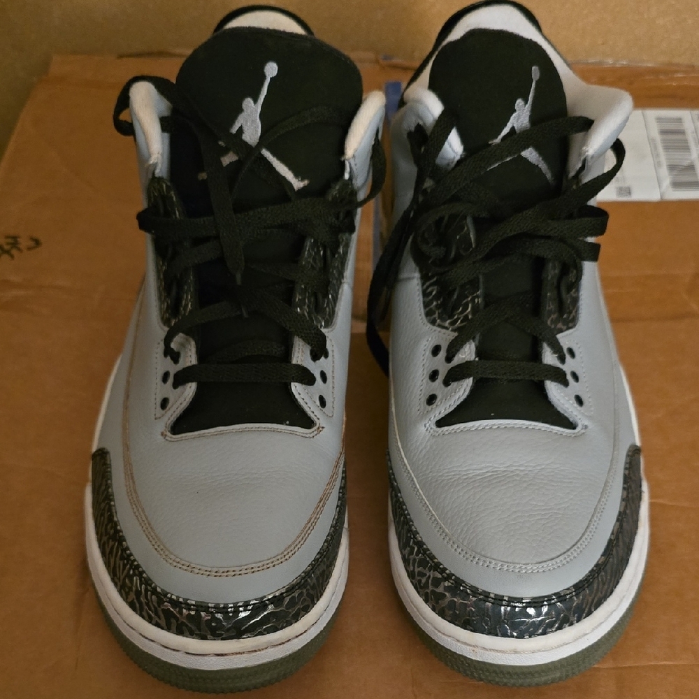 Jordan Gray and Black Sneakers - Picture 2 of 13